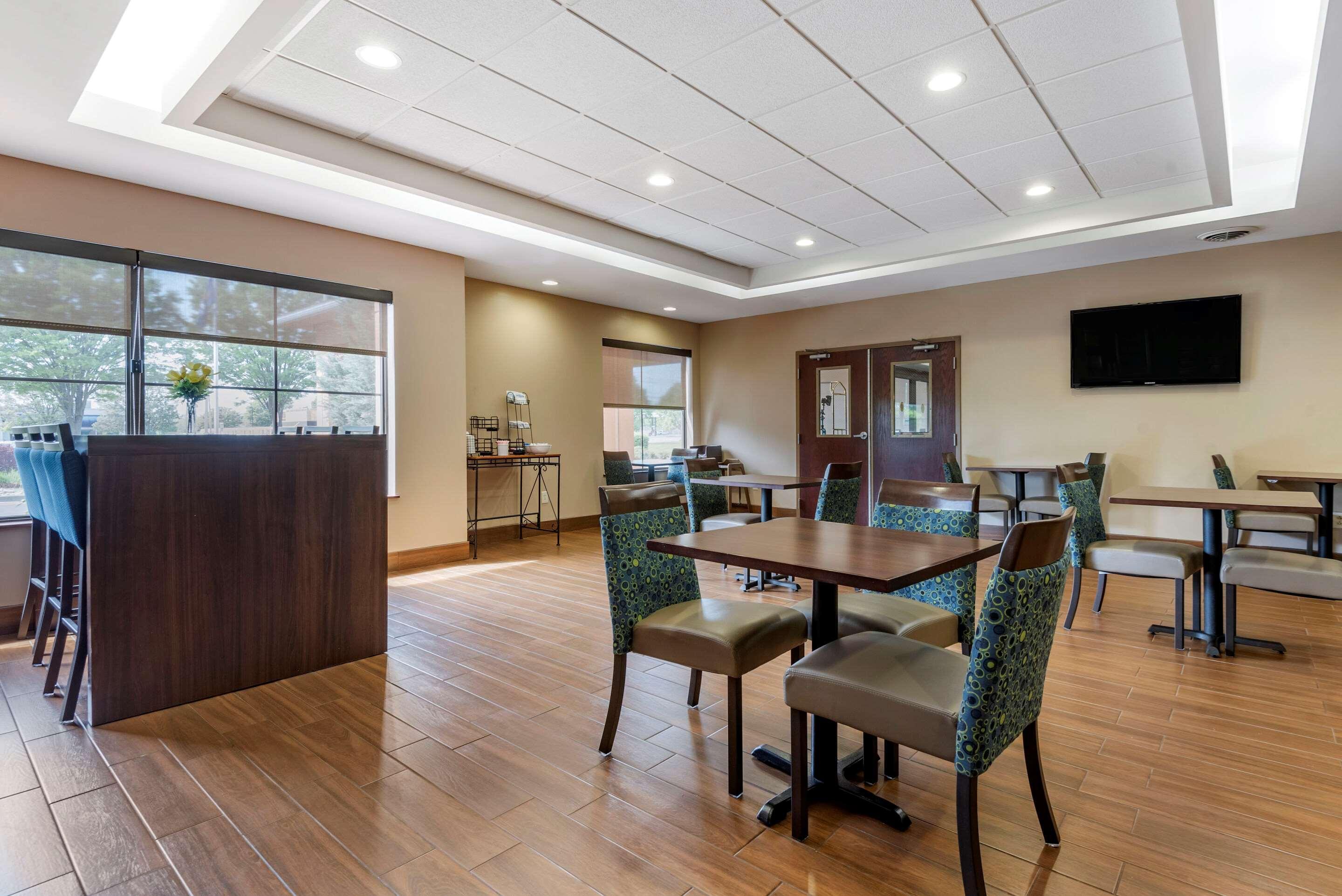 Comfort Inn & Suites Farmington - Victor Buitenkant foto