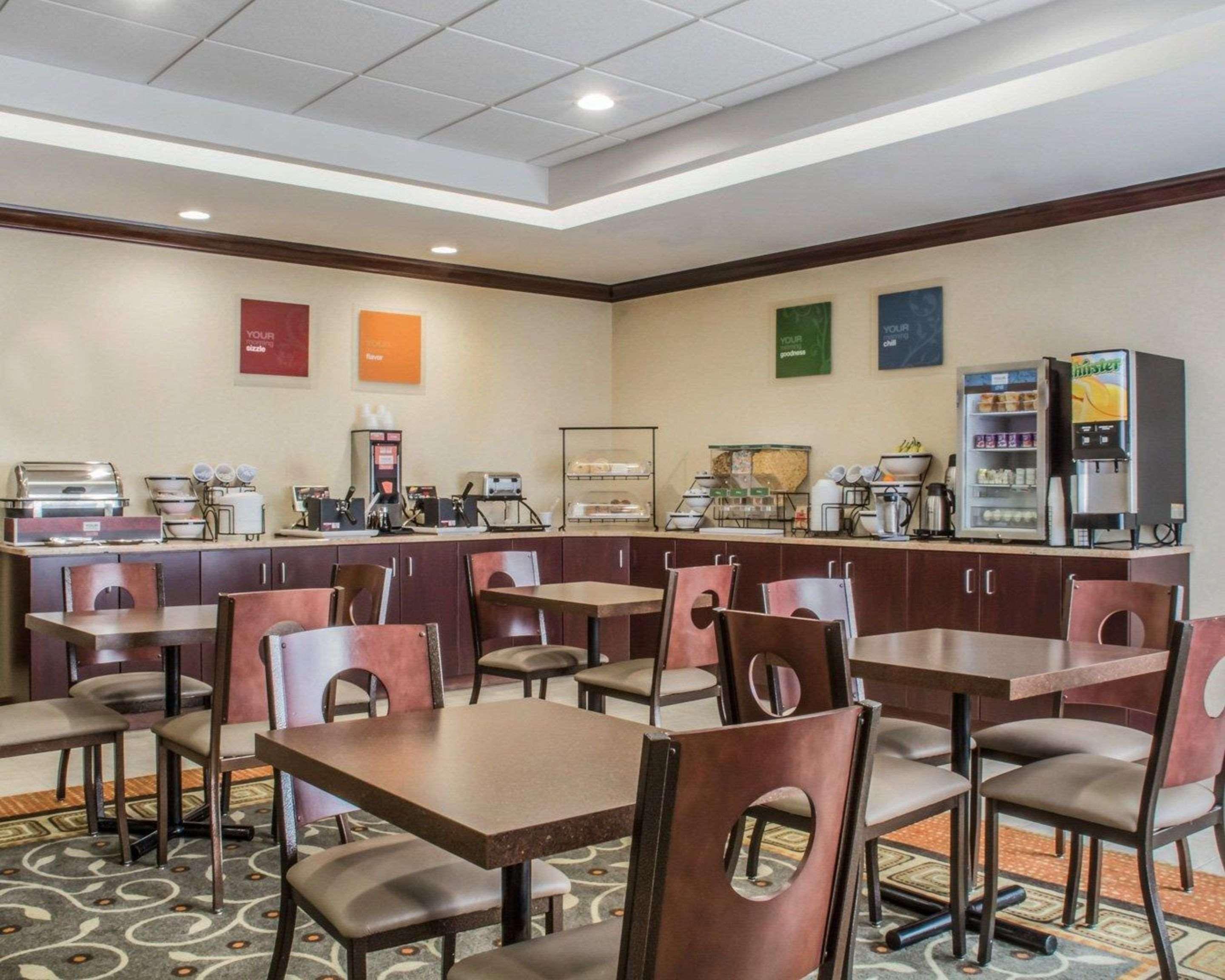 Comfort Inn & Suites Farmington - Victor Buitenkant foto