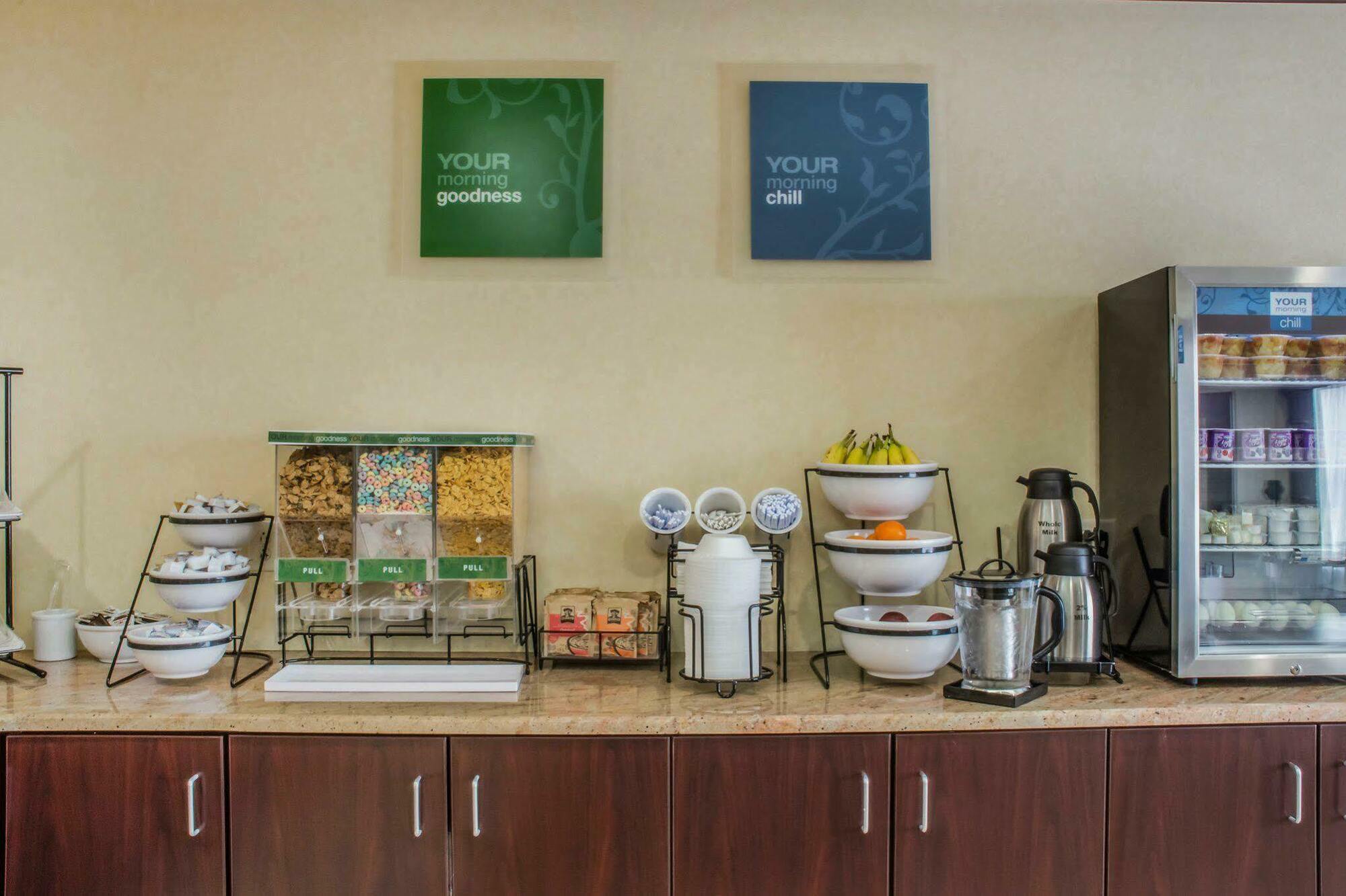 Comfort Inn & Suites Farmington - Victor Buitenkant foto